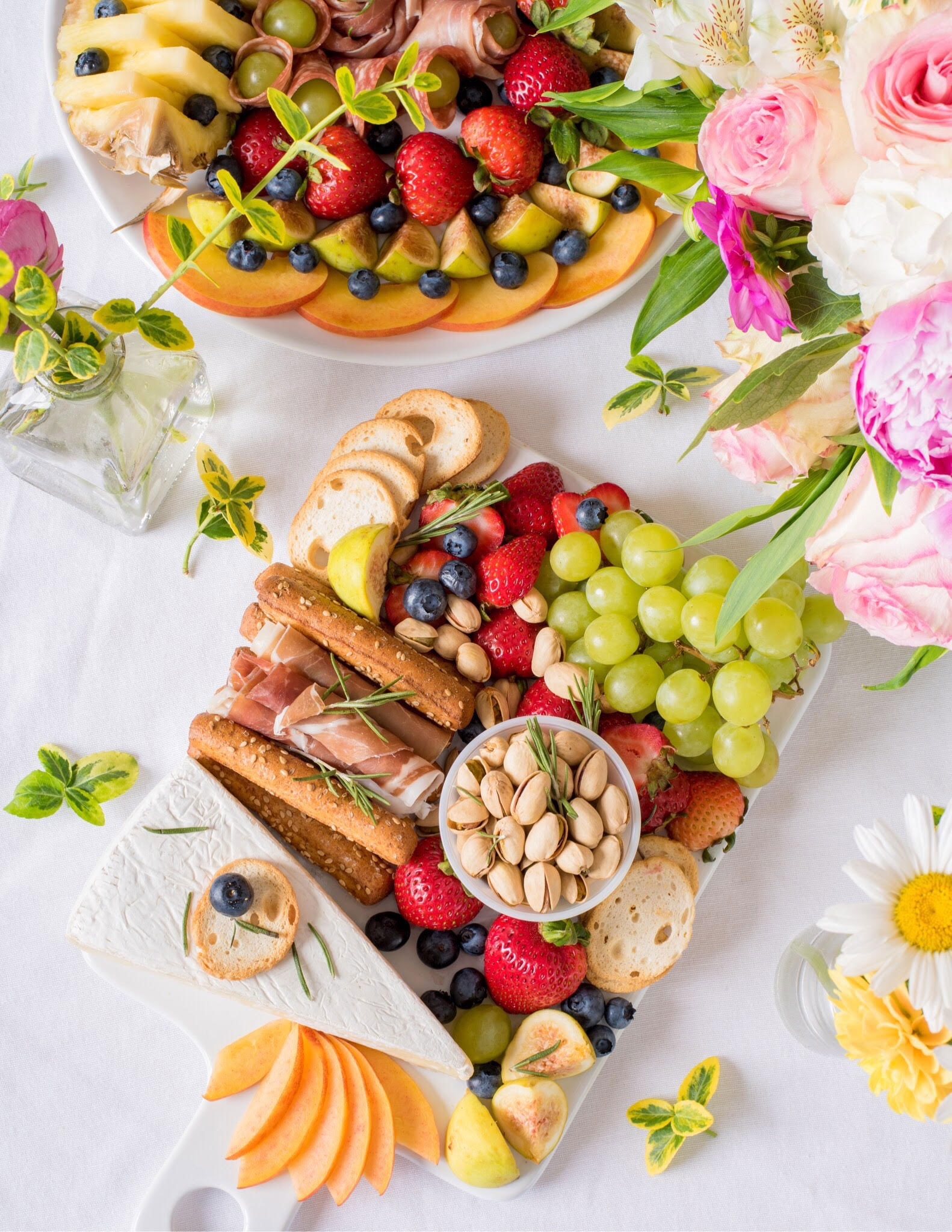 Custom charcuterie platters and table decorations - Bouquet Appetit